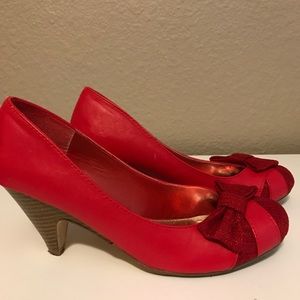 ModCloth • Adorable Red Heels With Bow Size 8